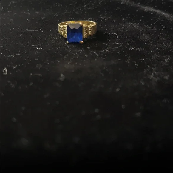 Elegant Gold and Silver Ring Set(5) - Picture 10 of 11